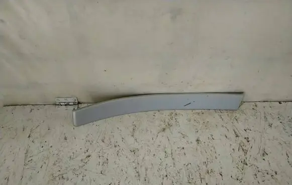 Dashboard glove box trim