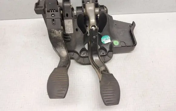 Opel Corsa D Pedal assembly 