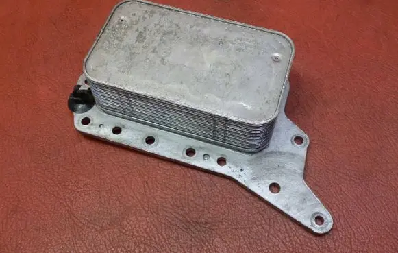 Renault Megane IV Oil filter mounting bracket 70375890