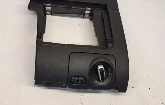 Volkswagen Golf VI Dashboard lower bottom trim panel 5K1858365 5K1858367
