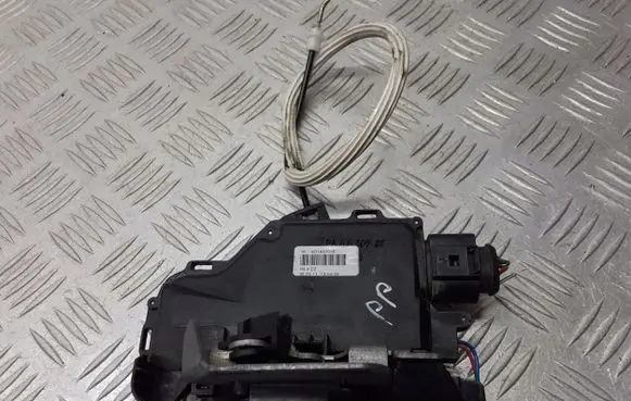 Audi A6 S6 C5 4B Front door lock 401837016
