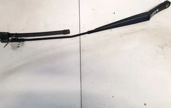 Skoda Octavia Mk2 (1Z) Front wiper blade arm 1z1955410