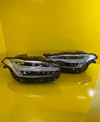 Volvo XC90 Headlight/headlamp 31656990