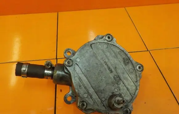 BMW X5 E53 Vacuum pump 7525075