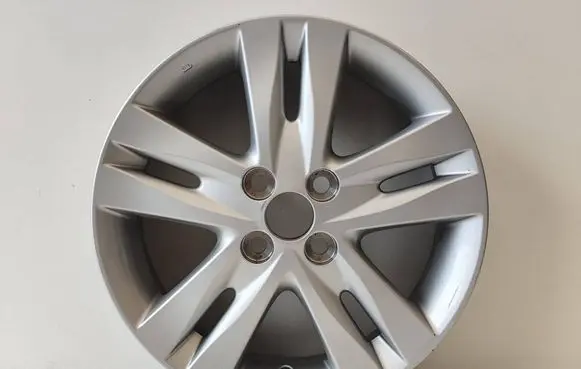 Toyota Yaris R16 alloy rim 