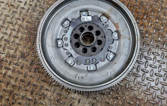 Skoda Superb B8 (3V) Dual mass flywheel 05L105266K
