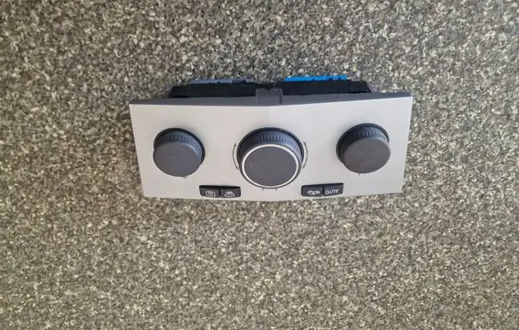 Opel Zafira B Climate control unit 13274229