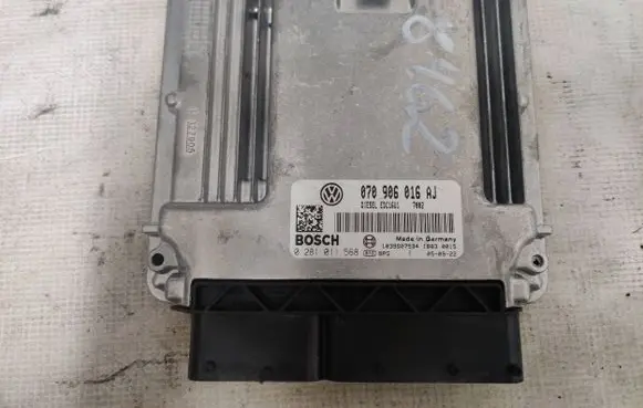 Volkswagen Transporter - Caravelle T5 Engine control unit/module 070906016AJ 1039S07534 0281011568
