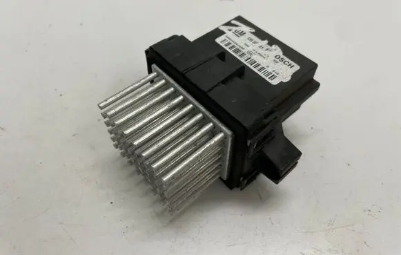 Opel Zafira C Heater blower fan relay 13503201