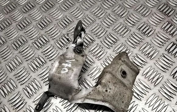 Volvo V70 Heat shield in engine bay 31411251