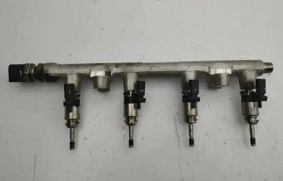 Audi Q3 F3 Fuel injectors set 05E133320