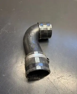 Volvo C30 Intercooler hose/pipe 31431109