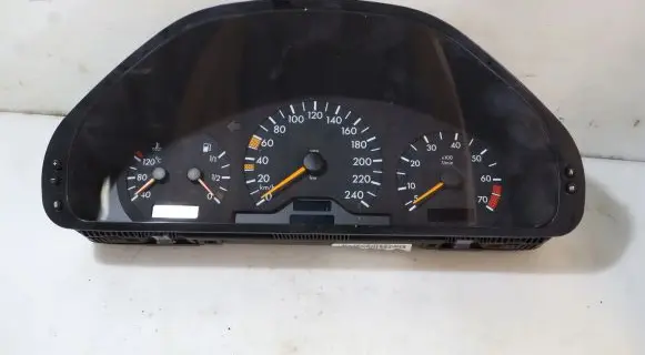 Mercedes-Benz C W203 Clock 