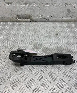 Nissan X-Trail T31 Front door exterior handle/bracket 