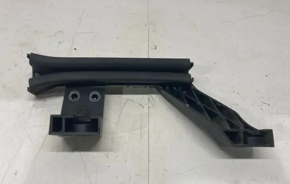 Peugeot 3008 II Rear door windshield rail 9811415680
