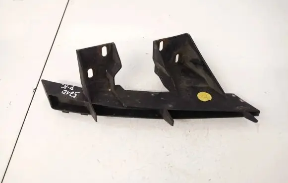 Audi Q7 4L Front bumper mounting bracket 4l0807333