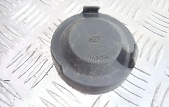 Opel Omega B1 Headlight/headlamp dust cover 143688