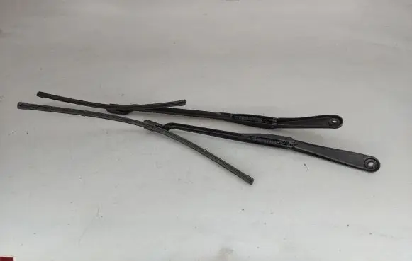 BMW 5 G30 G31 Front wiper blade arm 15272310