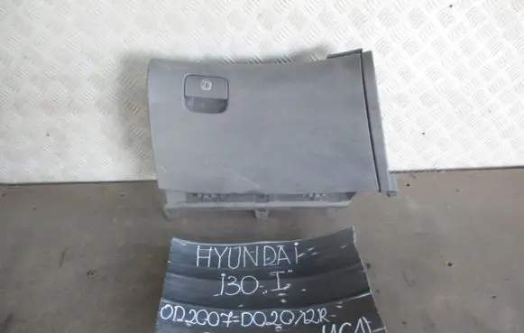 Hyundai i30 Glove box