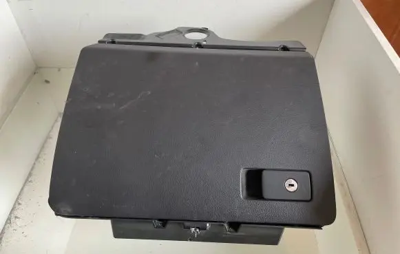 Volkswagen PASSAT B6 Glove box 3C1857101 P0108675 T0024242
