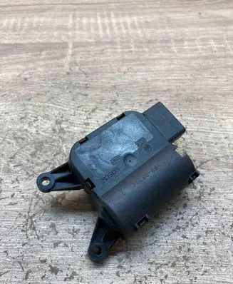 Volkswagen Golf VI Air flap motor/actuator 1K1907511E 0132801343