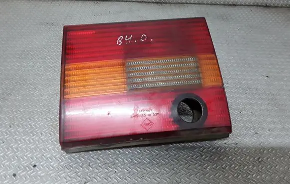 Volkswagen PASSAT B4 Tailgate rear/tail lights 3A9945108