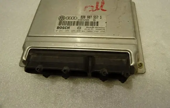 Volkswagen Golf VII Engine control unit/module 8D0907557SAudiVW