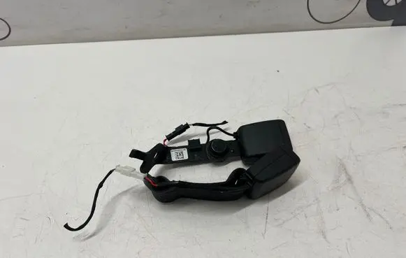BMW i4 Middle seatbelt buckle (rear) 744203006