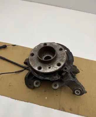 Rear wheel hub spindle/knuckle