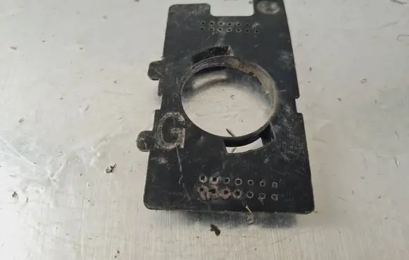 Peugeot 3008 II Front parking sensor holder (PDC) 9817231277