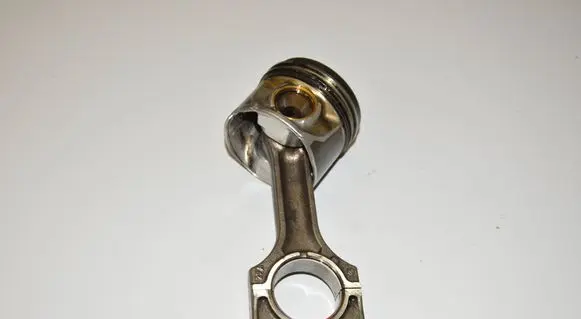 BMW X5 E53 Piston with connecting rod
