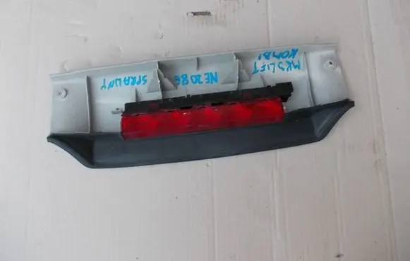 Ford Mondeo Mk III Third/center stoplight NE2086