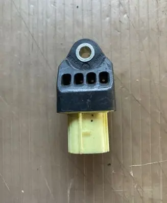 Toyota RAV 4 (XA30) Airbag deployment crash/impact sensor 8983142010 70242X3R0