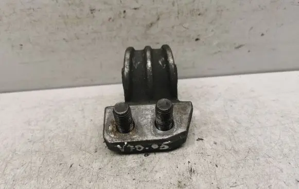 Volvo V70 Engine mount bracket 9445335