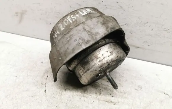 Engine mount bracket
