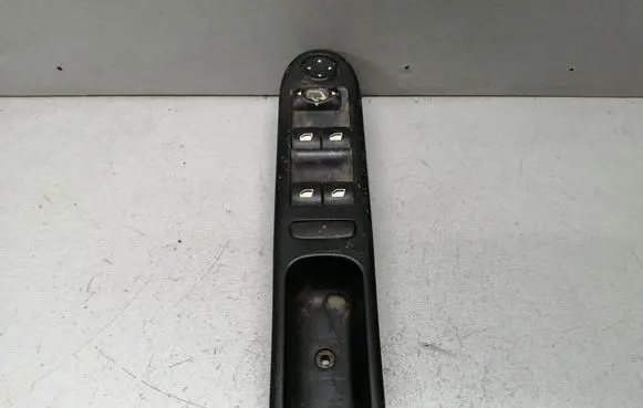 Peugeot 307 Electric window control switch 96531123XT