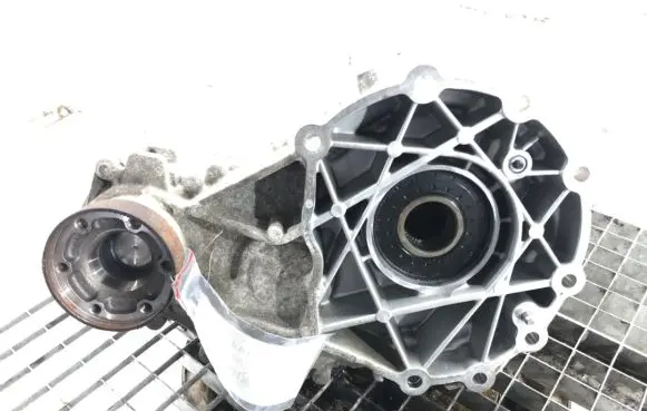 Gearbox transfer box case