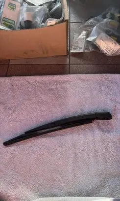 Hyundai i40 Rear wiper blade arm 988152J000