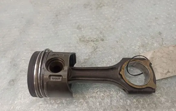Mercedes-Benz C W203 Piston with connecting rod 8854
