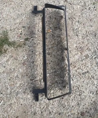 Front bumper mounting bracket
