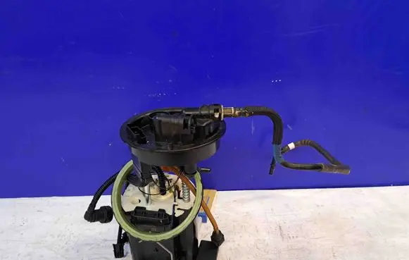 Volvo XC70 Fuel injection high pressure pump 31372880
