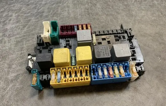 Mercedes-Benz E W211 Fuse module A2469067100