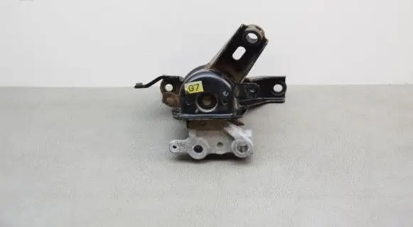 Toyota Prius (XW30) Engine mount bracket 1230537301