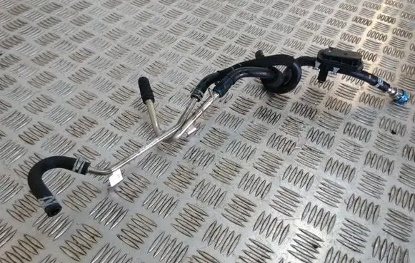 Volkswagen Golf VII Engine coolant pipe/hose 04L201360M B21305JA