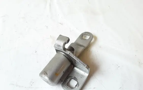 Ford Mondeo MK IV Front door lower hinge A046575