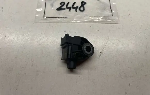 Mercedes-Benz C W205 Airbag deployment crash/impact sensor A2139051300 2139051300