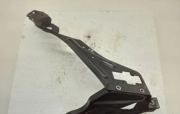 Mercedes-Benz C W204 Headlight/headlamp mounting bracket 204626044