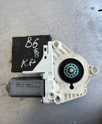 Volkswagen PASSAT B6 Front door window regulator motor 1K0959701P 980851112 F005S00294