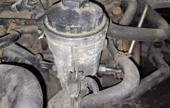 Volkswagen PASSAT B6 Oil filter cover 