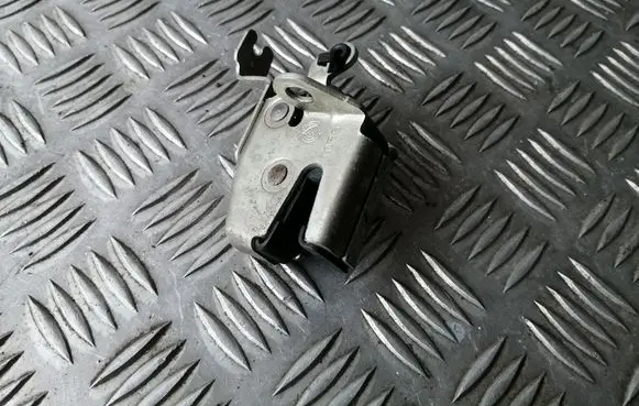 Loading door lock